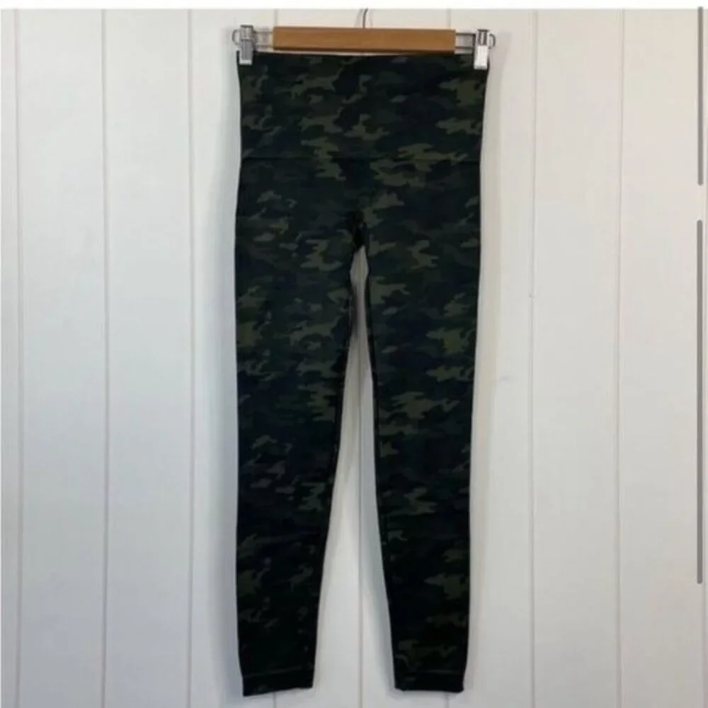 SPANX NWT Look at me Now Camo Green Seamless Leggings Size Medium‎